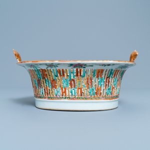 Un panier ajouré sur présentoir en porcelaine de Chine famille rose de Canton, 19ème — photo 7