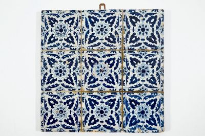Un panneau de 9 carreaux en faïence de Delft bleu et blanc, 1ère moitié du 17ème