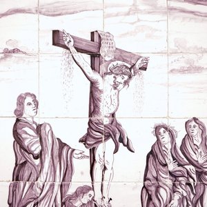Un panneau de carreaux de Delft manganèse à décor de Christ en croix, fin du 18ème — photo 2