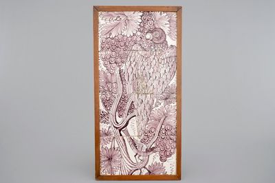 Un panneau de carreaux de Delft manganèse au décor de perroquet, 18ème