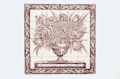 Un panneau de carreaux en faïence de Delft manganèse figurant un vase fleuri, 2ème moitié du 18ème