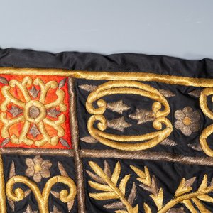 Un panneau de couverture 'sitara' pour la Kaaba en soie aux fils en métal doré et argenté, travail ottoman, 20ème — photo 4
