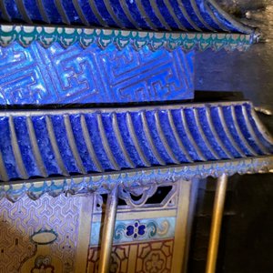 Un panneau en bois laqué incrusté de jade et cloisonné, Chine, 18ème — photo 33