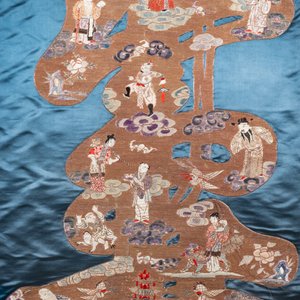 Un panneau 'Shou' figurant des immortels en broderie de soie, Chine, 19ème — photo 3