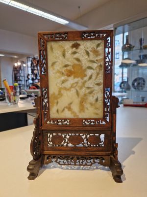 Un paravent de table en bois monté de pierres précieuses et un retable ou 'chanab' pour le marché du Détroit ou de Peranakan, Chine, 19/20ème — photo 8