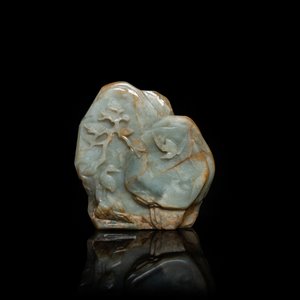 Un paysage montagneux aux cerfs et grues sculpté en jade céladon et rouille, Qing — photo 4