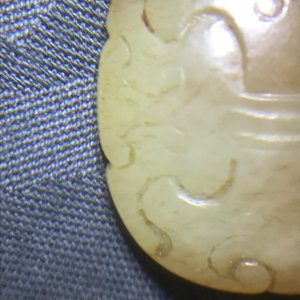 Un pendentif en jade rouille à inscription 'Charme du tigre', 19/20ème — photo 11