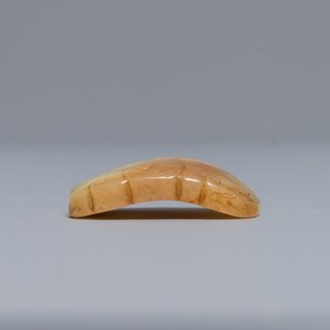 Un pendentif en jade rouille à inscription 'Charme du tigre', 19/20ème — photo 5