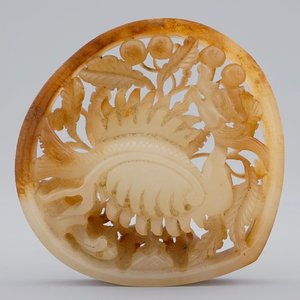 Un pendentif en jade sculpté au phénix, Chine, 19ème — photo 1