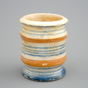 Un petit albarello en majolique d'Anvers, ca. 1580 — photo 1
