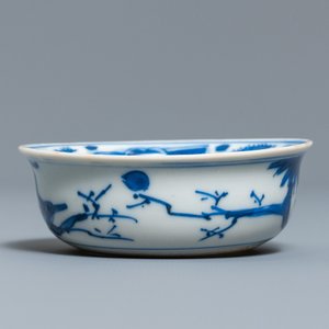 Un petit bol en porcelaine de Chine en bleu et blanc de type kraak, marque d'une aigrette, Wanli — photo 5