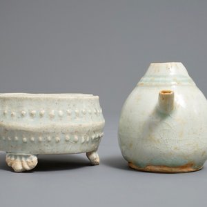 Un petit brûle-parfum tripod et un compte-gouttes en porcelaine de Chine qingbai, Song ou Yuan — photo 4
