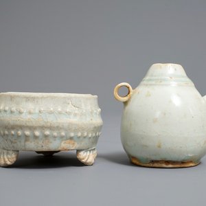 Un petit brûle-parfum tripod et un compte-gouttes en porcelaine de Chine qingbai, Song ou Yuan — photo 5