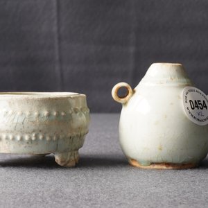 Un petit brûle-parfum tripod et un compte-gouttes en porcelaine de Chine qingbai, Song ou Yuan — photo 10