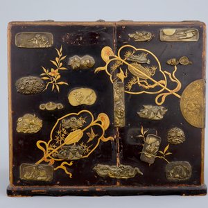 Un petit cabinet à tiroirs en lacque de Japon, Meiji, 19ème — photo 4