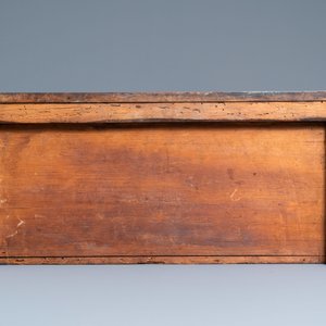Un petit cabinet en placage d’ébène incrusté de plaques en ivoire gravé, Italie, 17ème — photo 8