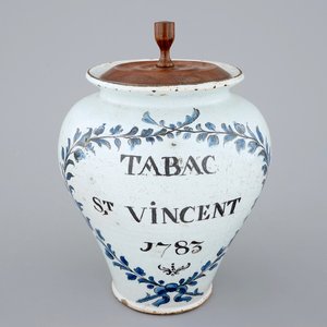 Un petit pot à tabac en faïence du Nord, 18ème — photo 1