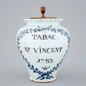 Un petit pot à tabac en faïence du Nord, 18ème — photo 2
