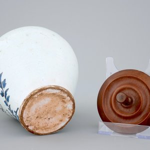 Un petit pot à tabac en faïence du Nord, 18ème — photo 7