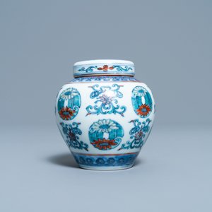 Un petit pot couvert en porcelaine de Chine doucai, marque de Yongzheng, République — photo 4