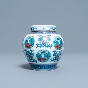Un petit pot couvert en porcelaine de Chine doucai, marque de Yongzheng, République — photo 5