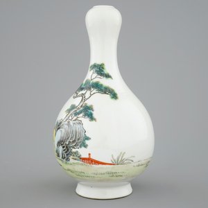 Un petit vase chinois fencai à décor d'un immortel dans un jardin, 20ème — photo 2
