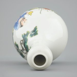 Un petit vase chinois fencai à décor d'un immortel dans un jardin, 20ème — photo 6