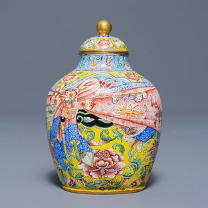Un petit vase couvert en émaux de Pékin, marque et poss. époque de Qianlong — photo 1