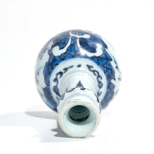 Un petit vase de forme bouteille en faïence de Delft à décor de chinoiserie, 2ème moitié du 17ème — photo 6