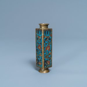 Un petit vase de forme 'cong' en émaux cloisonnés, Chine, Wanli — photo 1