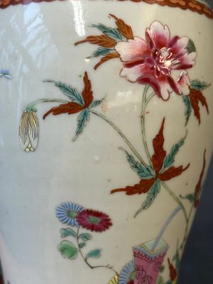 Un petit vase en porcelaine de Chine famille rose à décor de neuf pêches et un vase à décor des antiquités, 19ème — photo 14