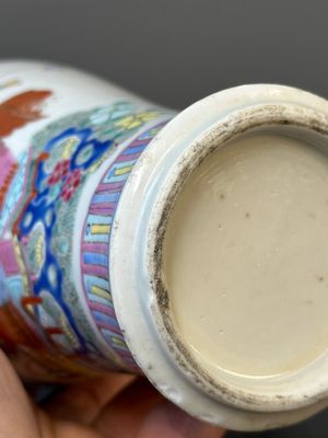 Un petit vase en porcelaine de Chine famille rose à décor de neuf pêches et un vase à décor des antiquités, 19ème — photo 17