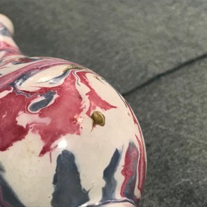 Un petit vase faux-marbre en porcelaine de Chine, 18ème — photo 7
