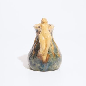 Un pichet Art Nouveau et deux figures en poterie flamande, prob. ateliers de Vandevoorde, 20ème — photo 4