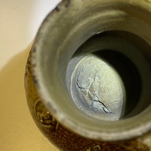Un pichet bellarmine en grès orné de médaillons et d'une banderole inscrite, Frechen, Allemagne, 16ème — photo 11
