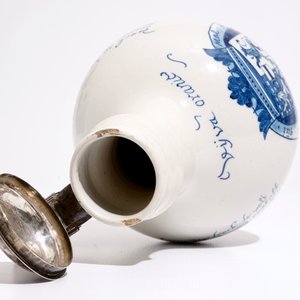 Un pichet d'inscription orangiste en faïence de Delft bleu et blanc aux armes de Guillaume III, 17ème — photo 10