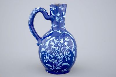 Un pichet en faïence de Delft au décor "Bleu Persan", vers 1700