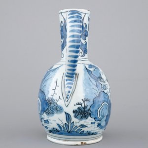 Un pichet en faïence de Delft bleu et blanc au décor de chinoiserie, 17ème siècle — photo 3
