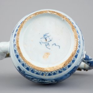 Un pichet en faïence de Delft bleu et blanc, Samuel van Eenhoorn, De Grieksche A, 1674-1685 — photo 8