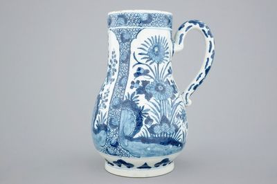Un pichet en faïence de Delft de style japonais, vers 1700