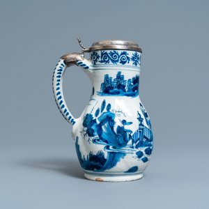 Un pichet en faïence de Delft en bleu et blanc au couvercle en argent, 17ème — photo 4