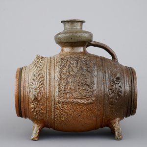 Un pichet en forme de tonneau en grès de Waldenburg, ca. 1650 — photo 2