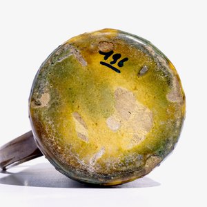 Un pichet en poterie flamande avec une inscription, signé LMV, Torhout, vers 1900 — photo 7