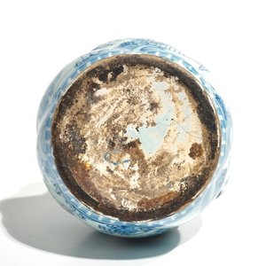 Un pichet torsadé en faïence de Delft bleu et blanc à décor chinoiserie, 2ème moitié du 17ème — photo 6