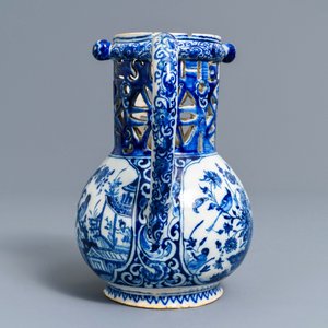 Un pichet trompeur en faïence de Delft bleu et blanc à décor de chinoiserie, daté 1743 — photo 5