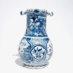 Un pichet trompeur en faïence de Delft ou Rotterdam, daté 1734 — photo 3