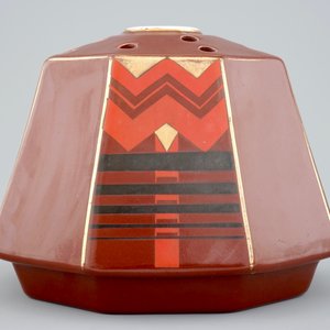 Un pique-fleurs art deco en faïence de Saint-Ghislain, vers 1930 — photo 3