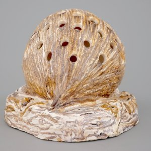 Un pique-fleurs en forme d'hérisson en faïence polychrome, Nord de la France, 18/19ème — photo 5