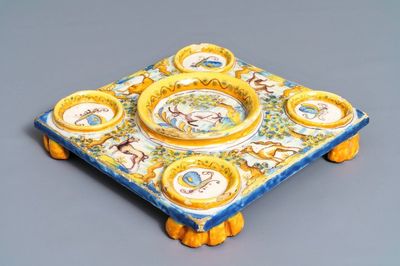 Un plat à condiments en faïence de Talavera polychrome, Espagne, 18ème