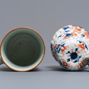 Un plat à condiments, une verseuse couverte et une chope en porcelaine de Chine de style Imari, Kangxi/Qianlong — photo 8